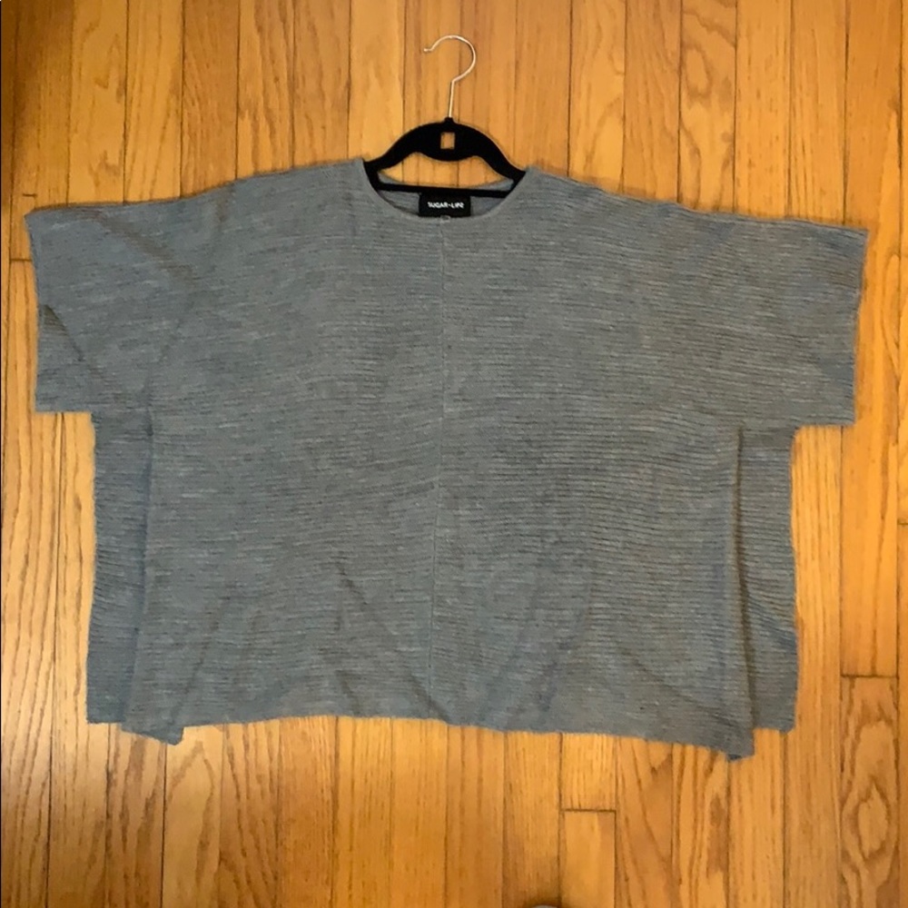Short sleeve sweater with side slits